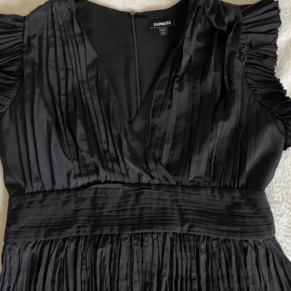 express top 🖤 - Picture 1 of 3